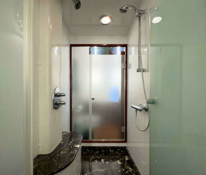 2005 Ocean Alexander 