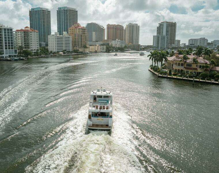 2005 Ocean Alexander 