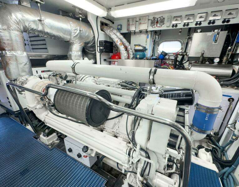 2005 Ocean Alexander 