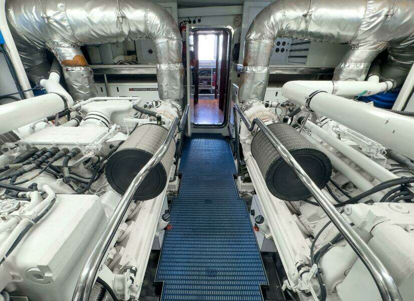 2005 Ocean Alexander 