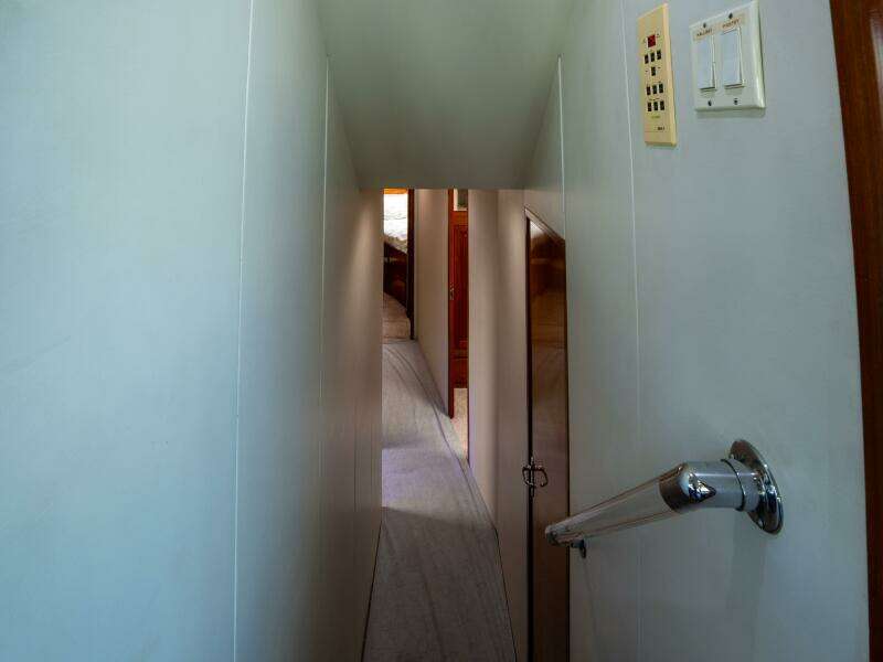 1998 Viking 58 Convertible