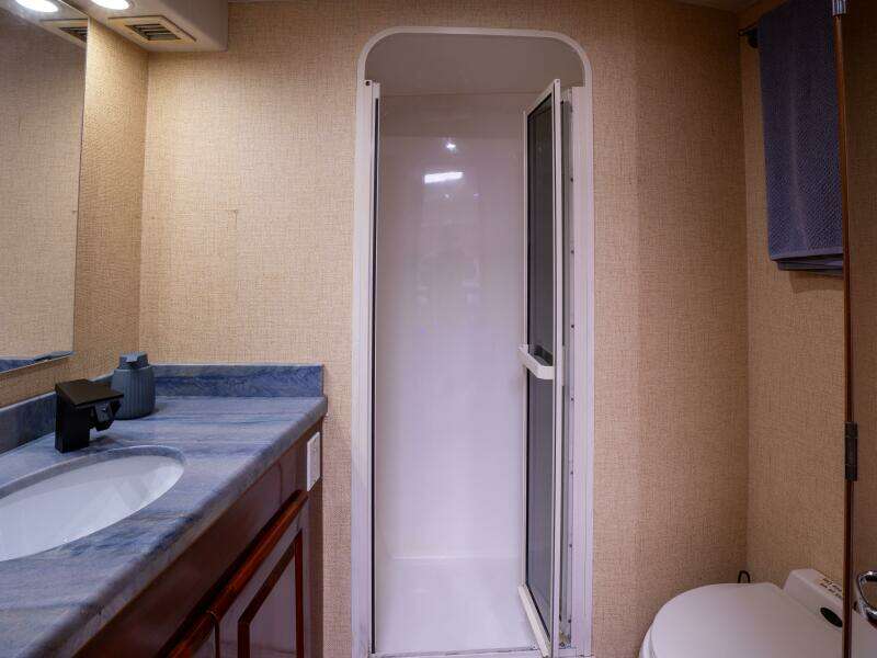 1998 Viking 58 Convertible