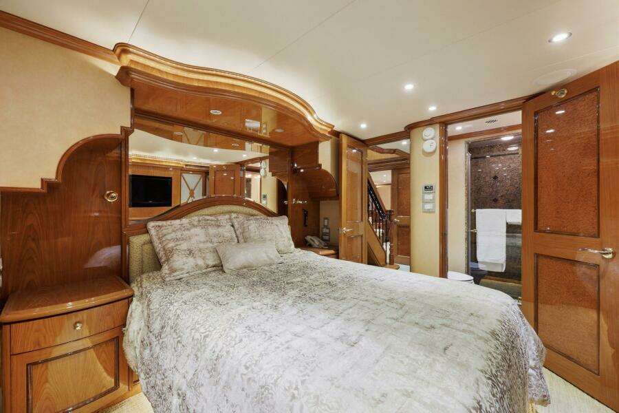 Cheoy Lee 95 FOOTLOOSE - Guest Stateroom 1