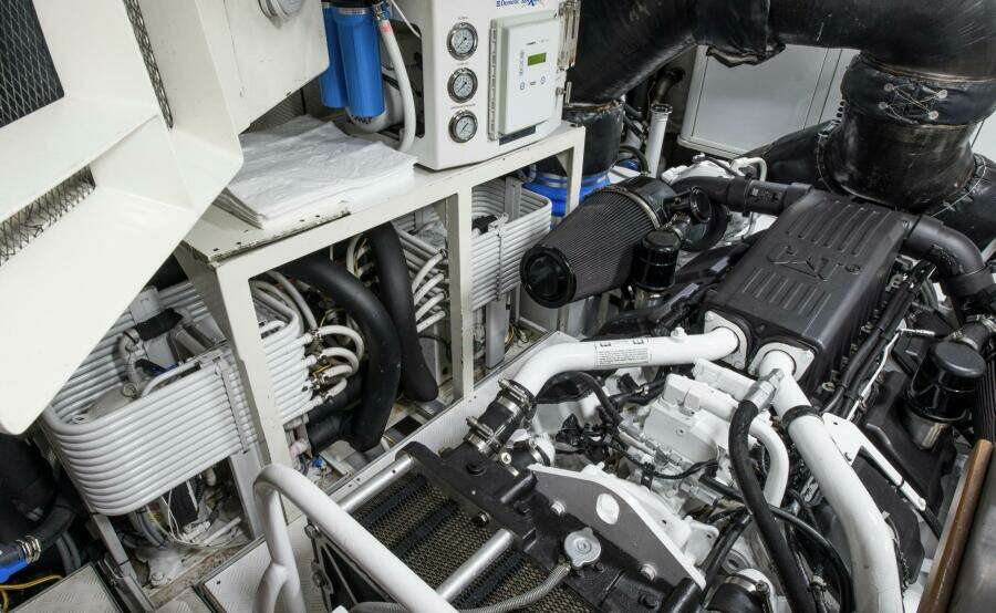 Cheoy Lee 95 FOOTLOOSE - Engine Room