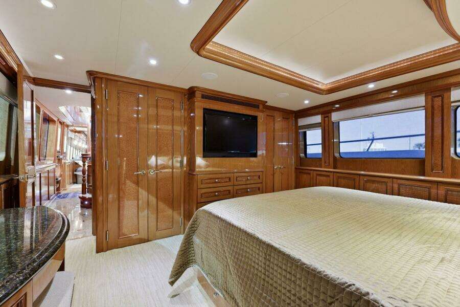 Cheoy Lee 95 FOOTLOOSE - Master Stateroom