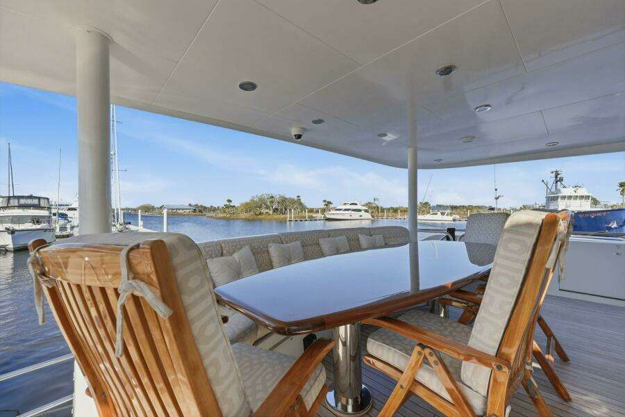 Cheoy Lee 95 FOOTLOOSE - Main Deck Aft