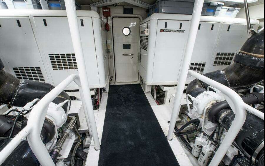 Cheoy Lee 95 FOOTLOOSE - Engine Room