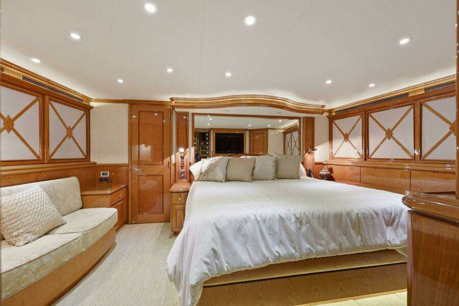 Cheoy Lee 95 FOOTLOOSE - VIP Stateroom