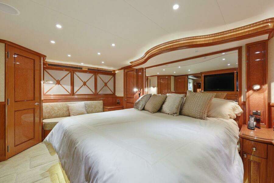 Cheoy Lee 95 FOOTLOOSE - VIP Stateroom