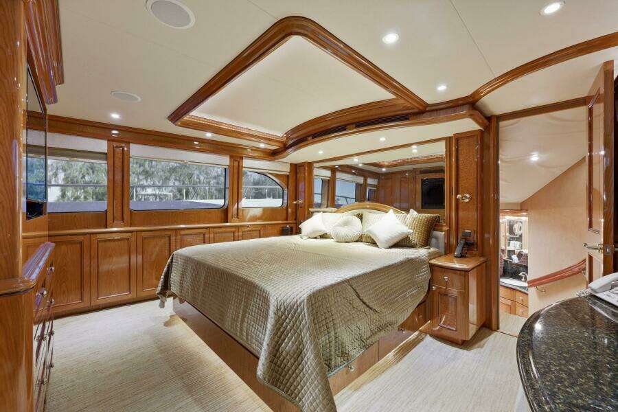 Cheoy Lee 95 FOOTLOOSE - Master Stateroom