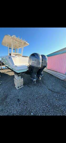 2020 Robalo R272 Center Console