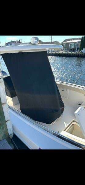 2020 Robalo R272 Center Console