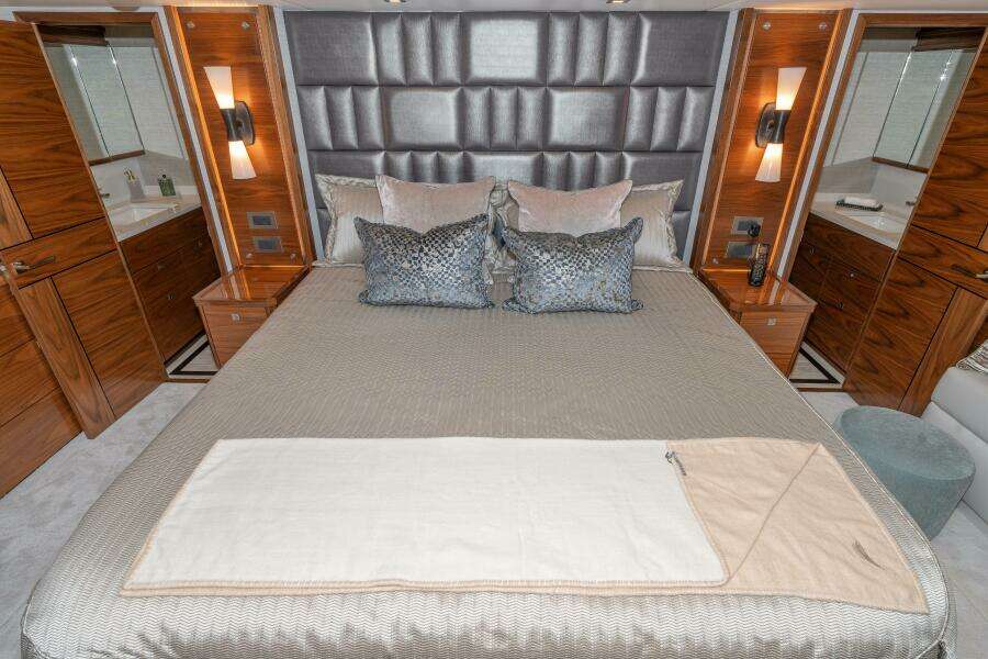 2025 Viking 90C "Zatara" - Master Stateroom