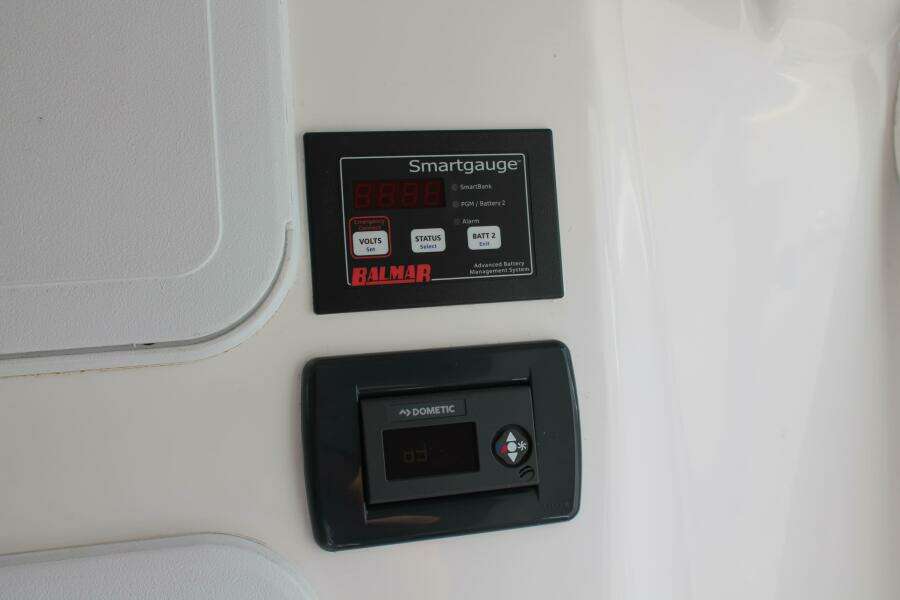 2018 Sea Fox 328 Commander