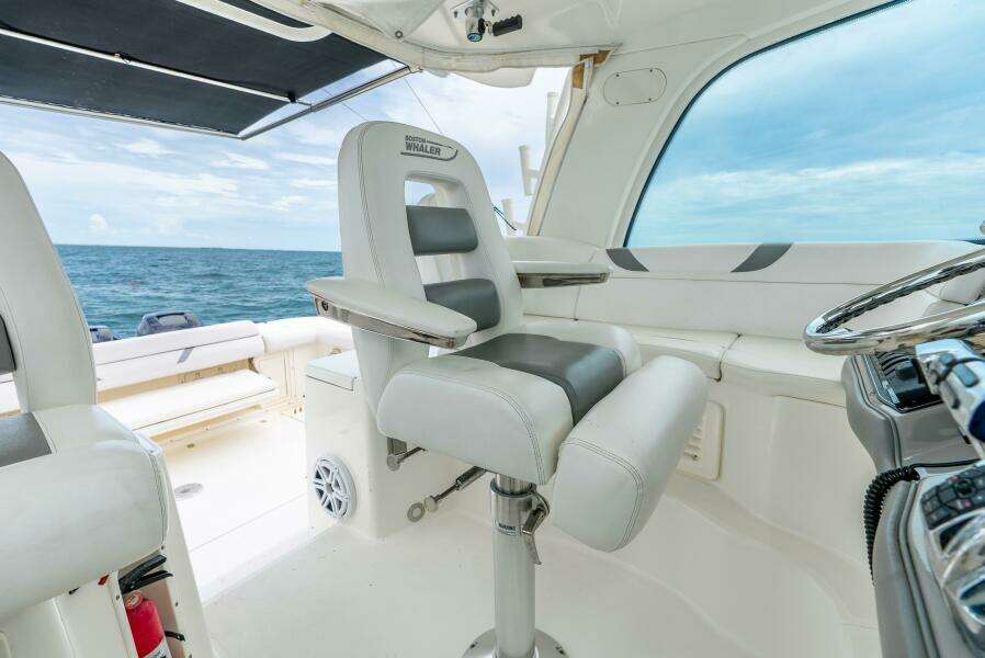 2012 Boston Whaler 345 Conquest - Helm/Electronics