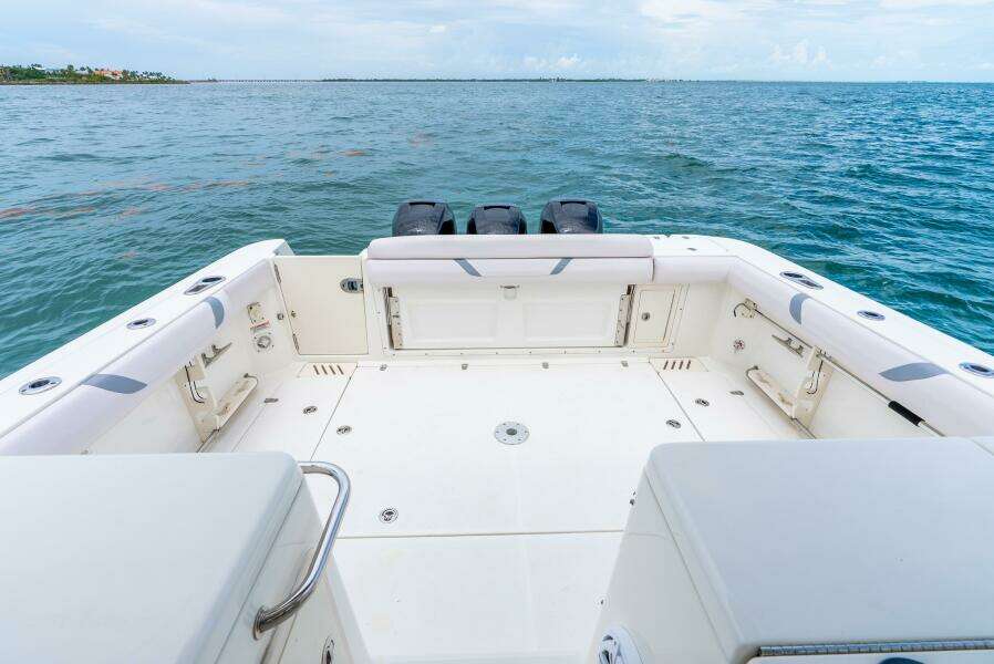 2012 Boston Whaler 345 Conquest - Stern