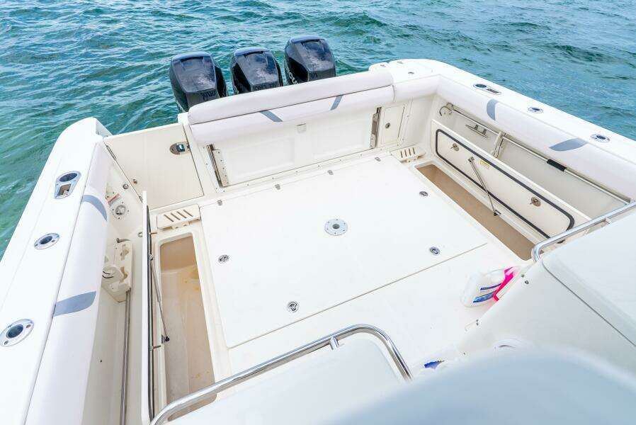 2012 Boston Whaler 345 Conquest - Stern
