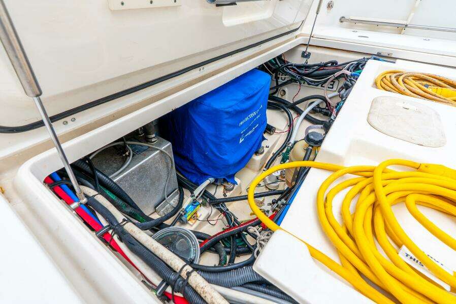 2012 Boston Whaler 345 Conquest - Engine 