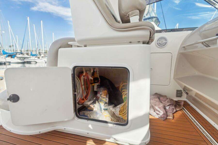 2000 Sea Ray 370 Express Cruiser