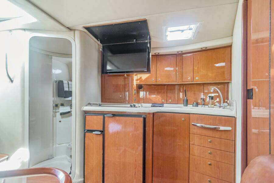 2000 Sea Ray 370 Express Cruiser