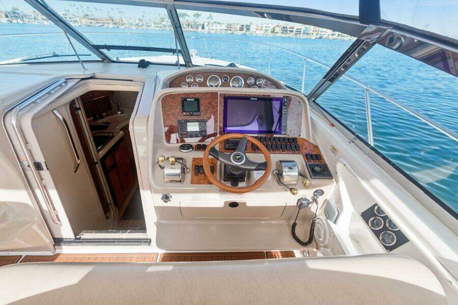 2000 Sea Ray 370 Express Cruiser