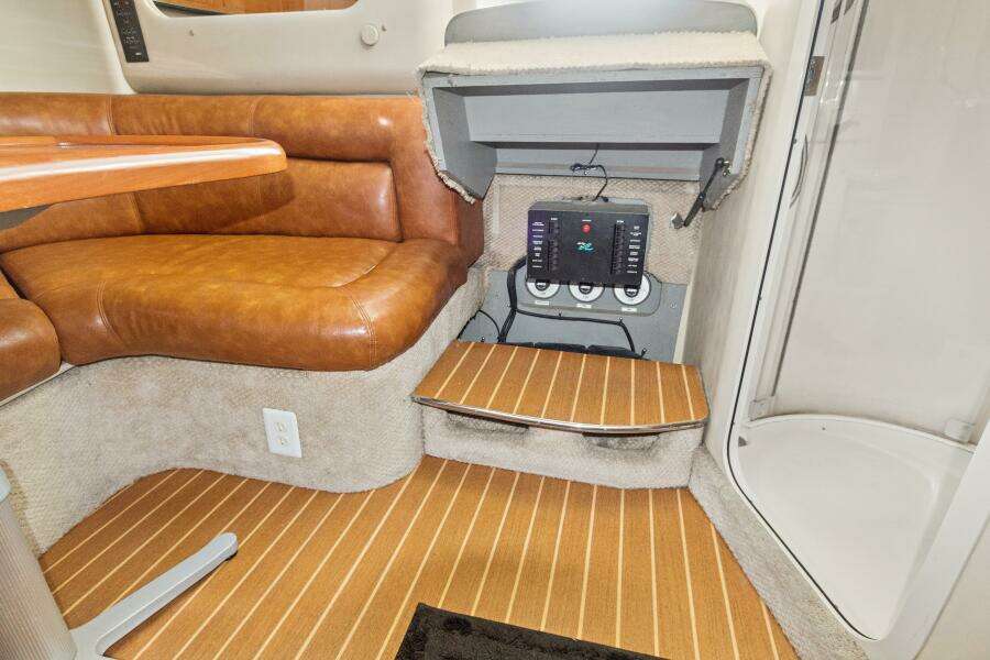 2000 Sea Ray 370 Express Cruiser