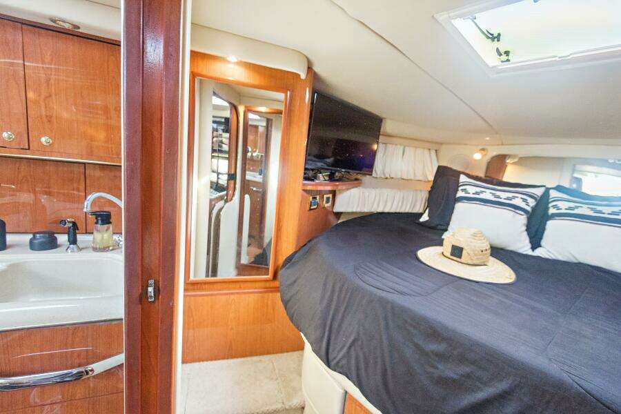 2000 Sea Ray 370 Express Cruiser