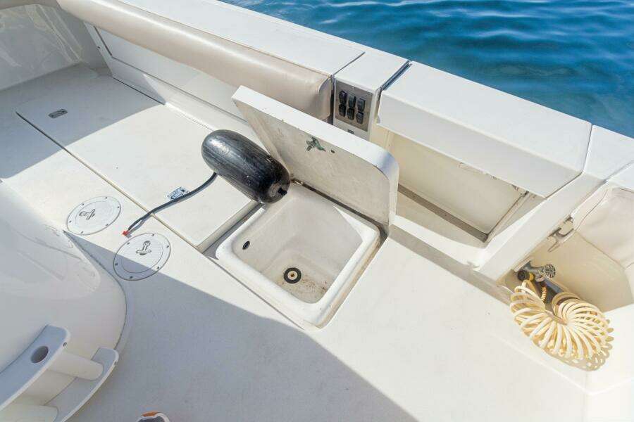 2000 Sea Ray 370 Express Cruiser