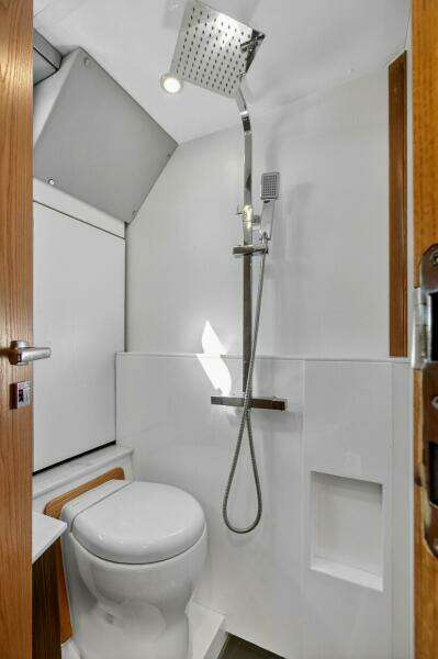 Aft head - Southerly 420