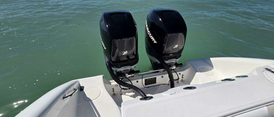 2006 Boston Whaler 270 Outrage