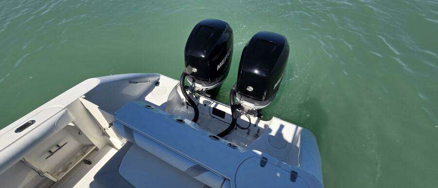 2006 Boston Whaler 270 Outrage