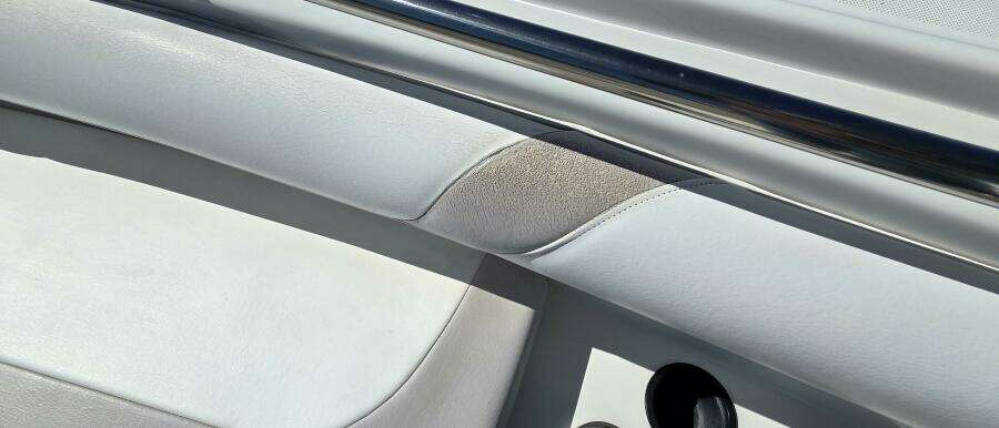 2006 Boston Whaler 270 Outrage