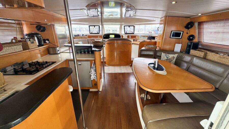 Salon Entrance Looking Forward