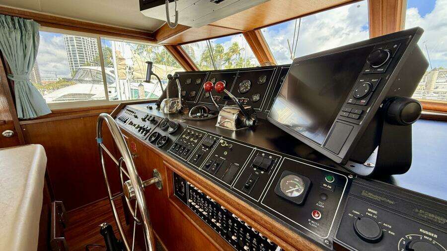 1987 Chris-Craft 500 Constellation