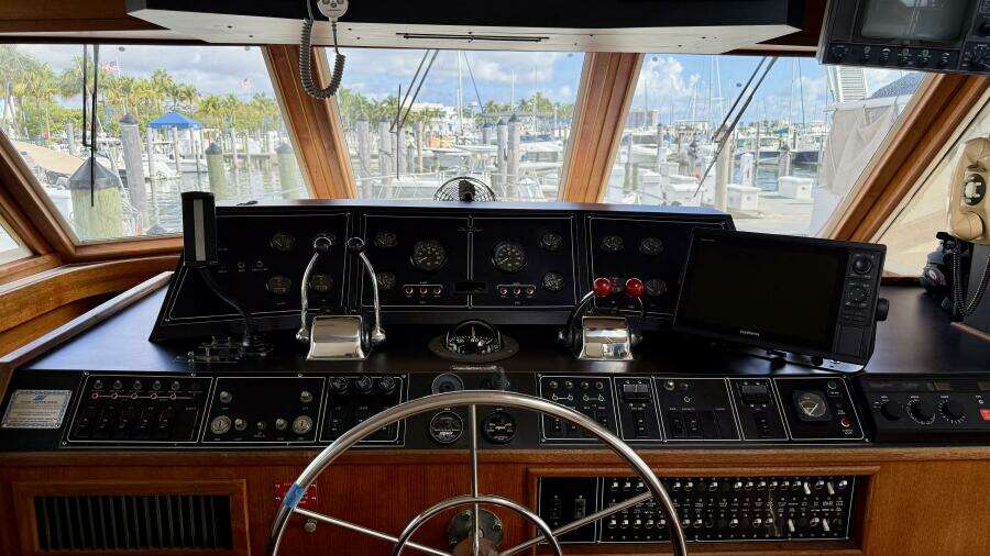 1987 Chris-Craft 500 Constellation