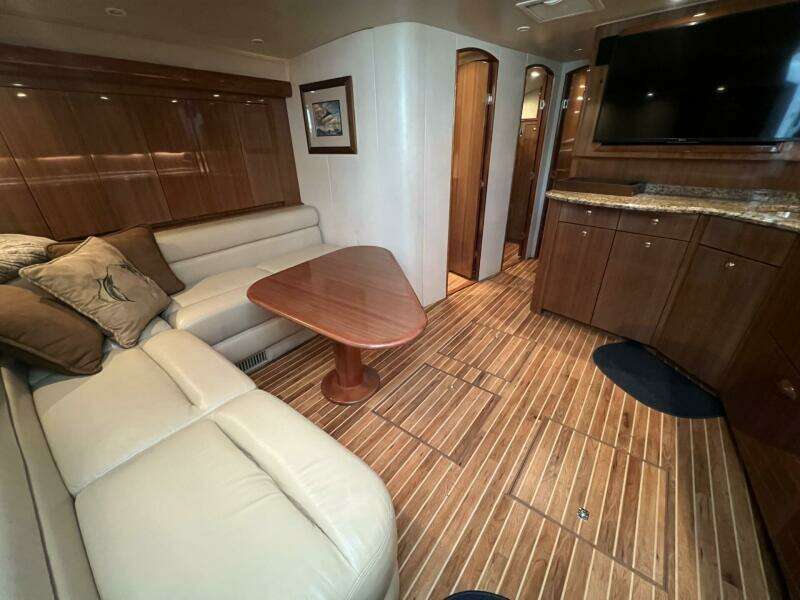 Viking 52 SILENT PARTNER - Salon/Galley