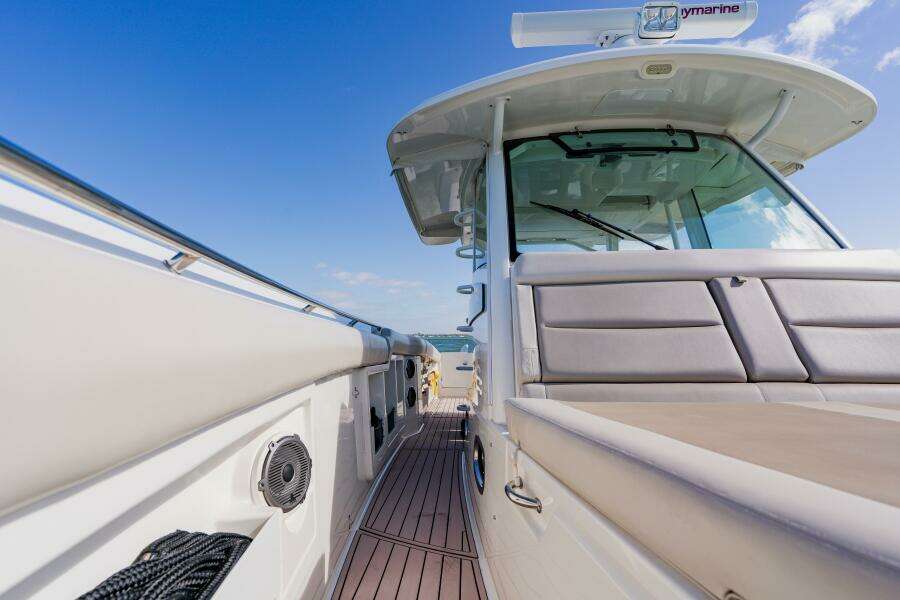 2019 Boston Whaler 380 Outrage