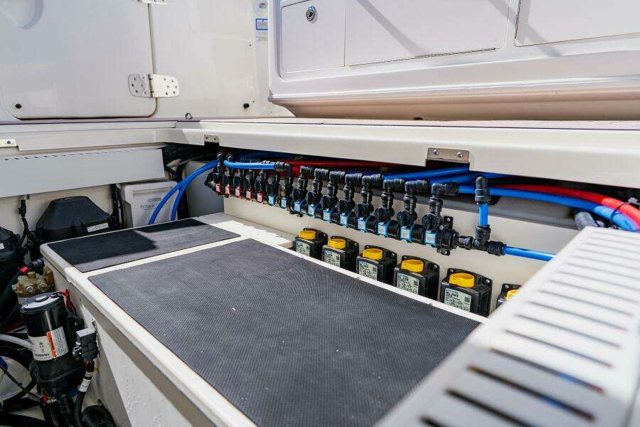 2019 Boston Whaler 380 Outrage