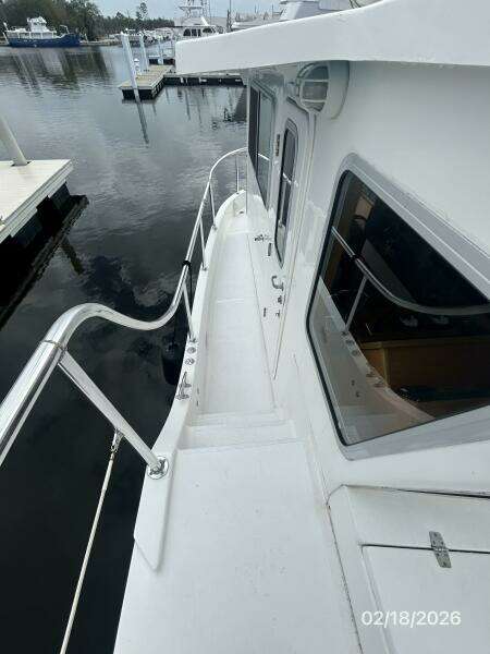 37' Great Harbour starboard side deck2