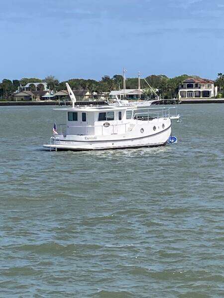 37' Great Harbour starboard aft profile