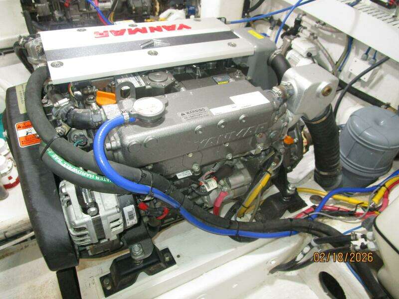 37' Great Harbour port main engine2