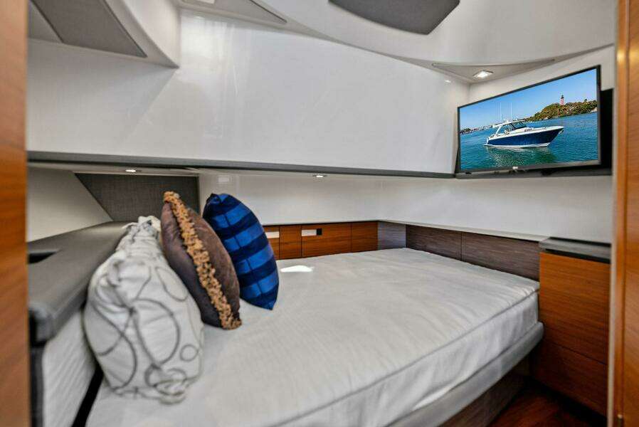 2019 Tiara Yachts 38 LS