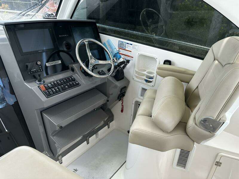 Pursuit OS 325 - Helm