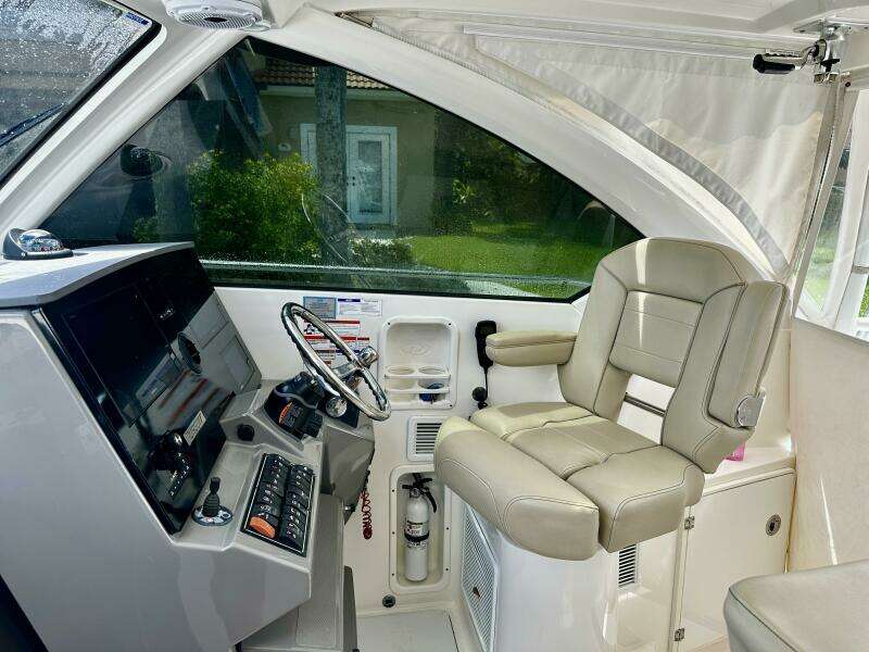 Pursuit OS 325 - Helm