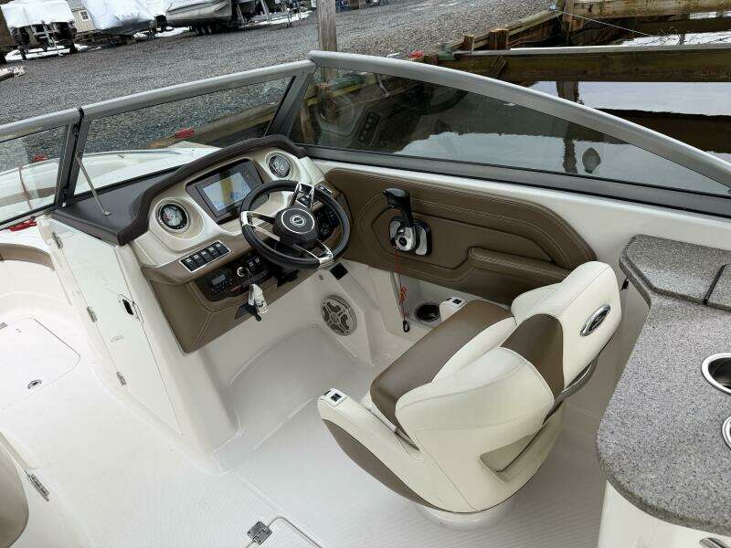 2016 Chaparral 264 Sunsesta