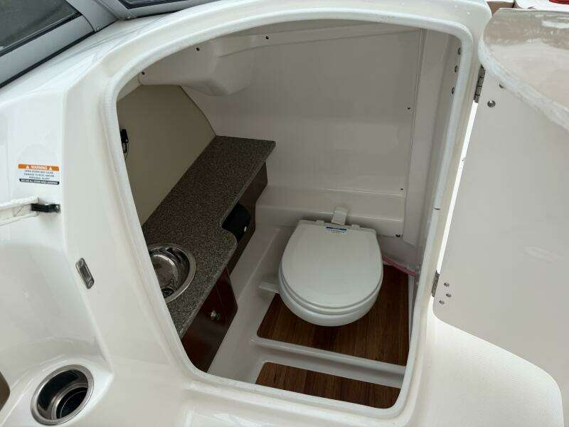 2016 Chaparral 264 Sunsesta