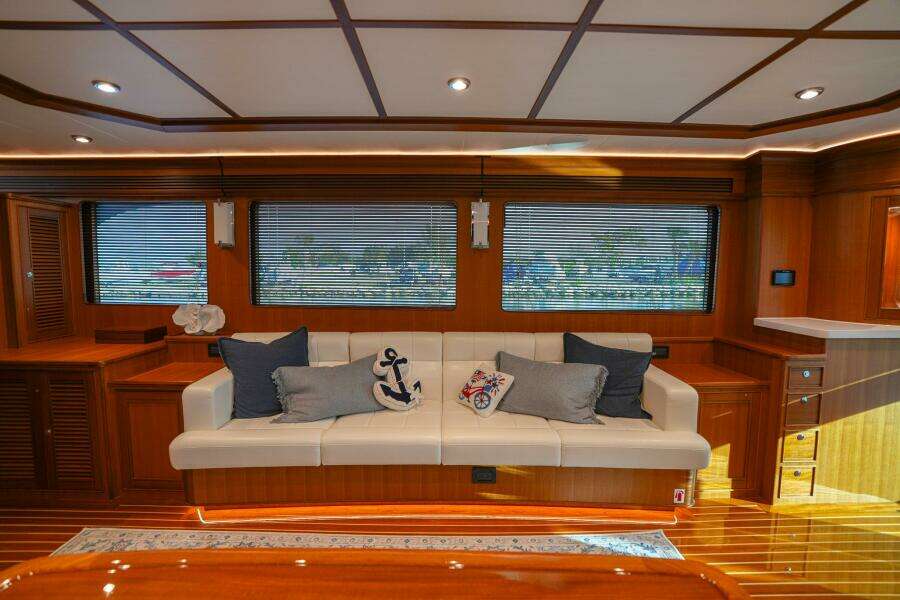 Salon Facing Starboard