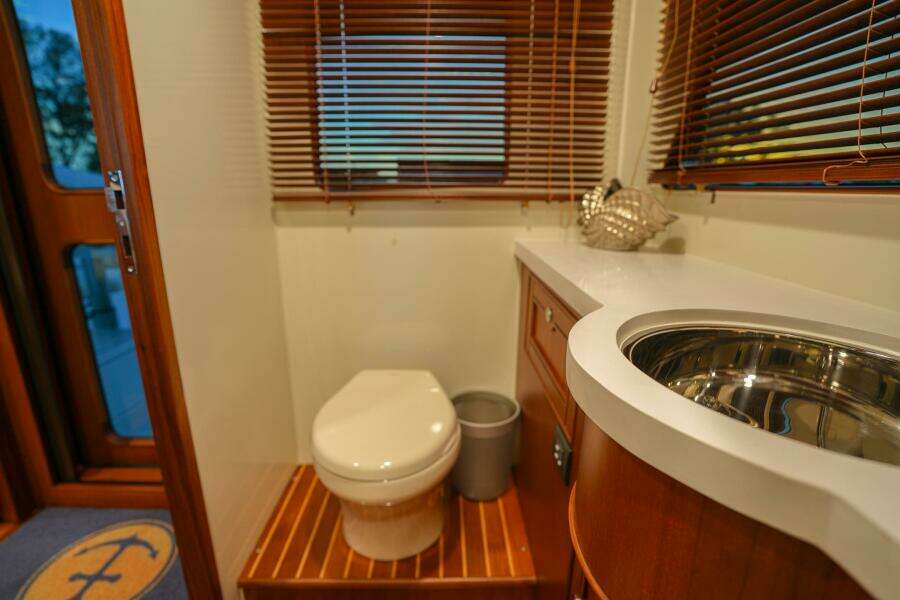 Command Bridge Dayhead Facing Port