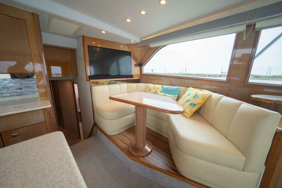 2005 Viking 52 Convertible "Aquaholic"