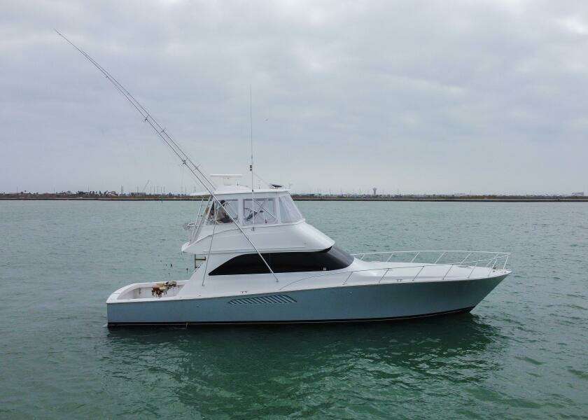 2005 Viking 52 Convertible "Aquaholic"